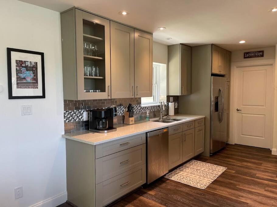 Lakeview Bungalow-Access To Lake, Pool, Gym, &Park Lago Vista Buitenkant foto